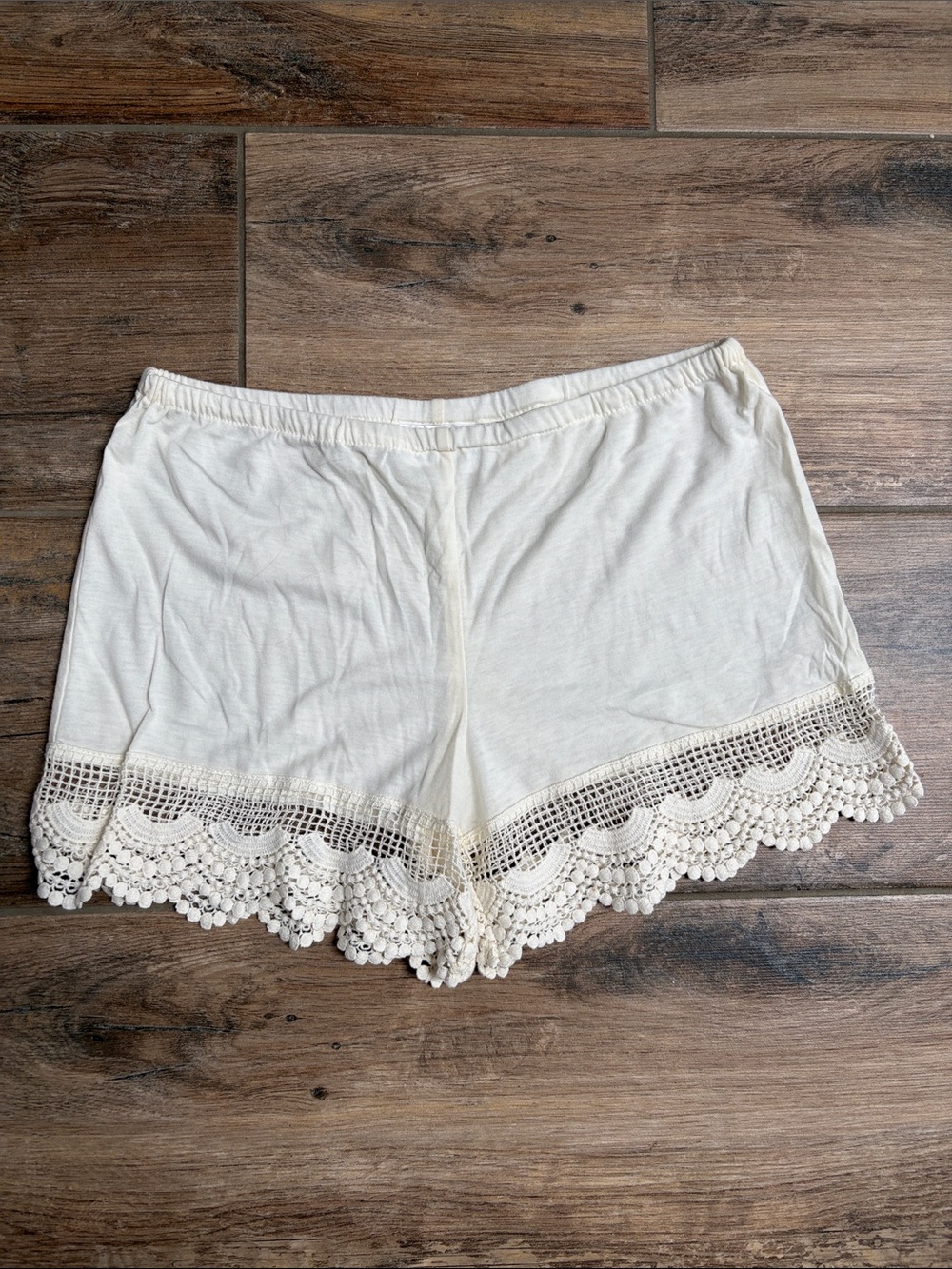 Grace & Lace Cream Casual Lounge Shorts with Decorative Label